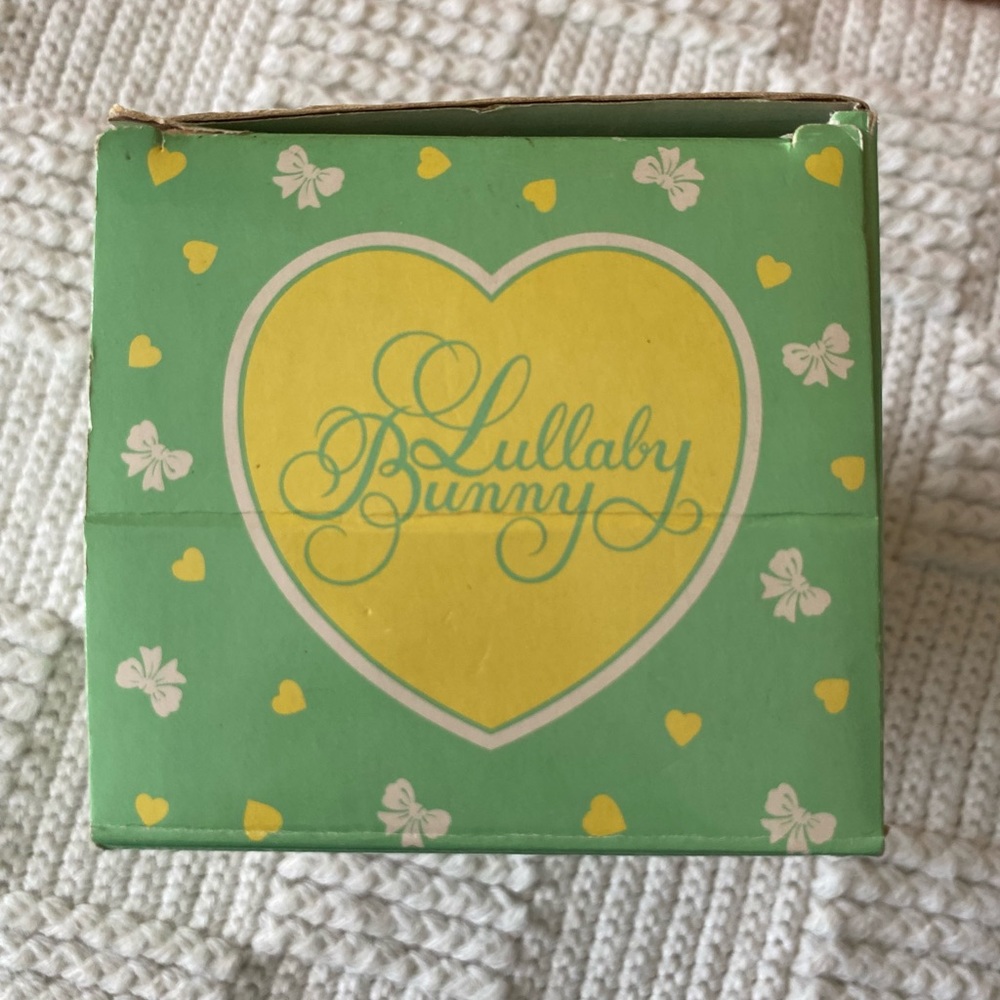 Vintage Avon Lullaby Bunny - Picture 11 of 13